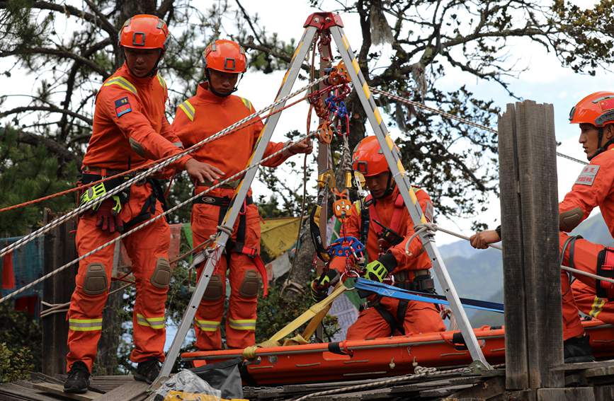 三腳架設(shè)置錨點(diǎn)。西繞拉翁攝