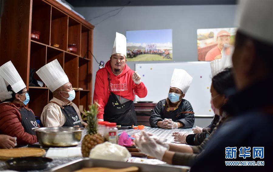 (玉樹抗震救災10周年·圖片故事)(7)才仁俄賽與他的“JoSai Pub”