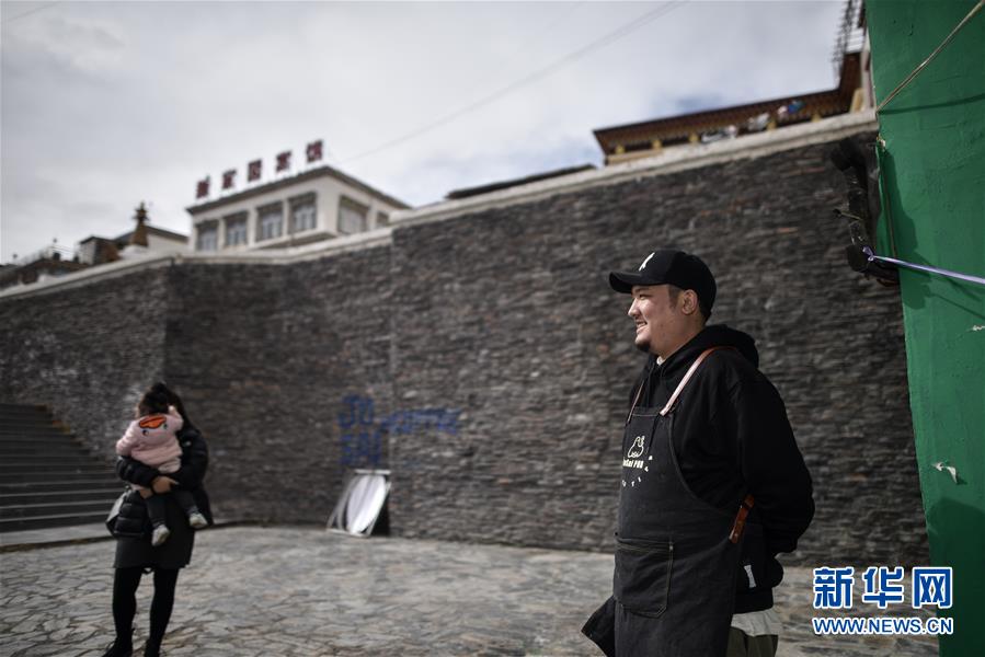 (玉樹抗震救災10周年·圖片故事)(8)才仁俄賽與他的“JoSai Pub”