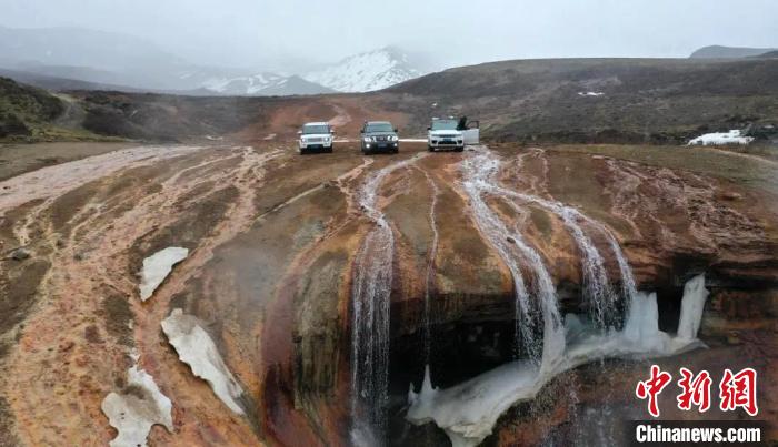 四川康定:越野車多次開進(jìn)鈣化灘相關(guān)部門介入調(diào)查