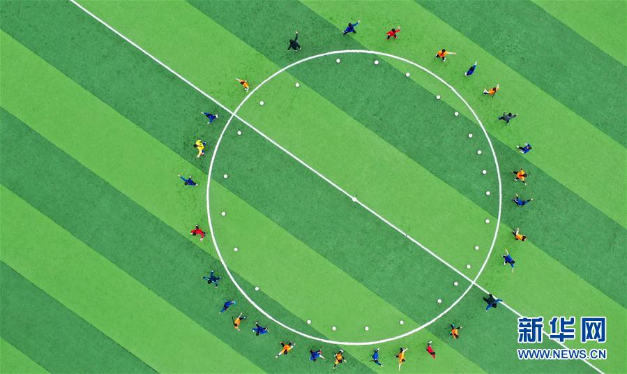 （體育·專題）（26）足球——踢球吧！草原女孩