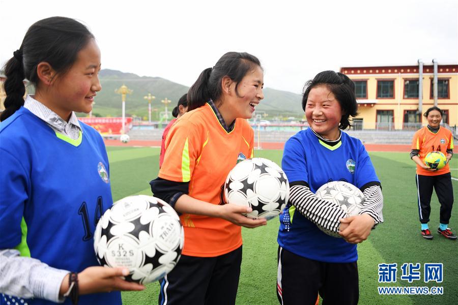 （體育·專題）（12）足球——踢球吧！草原女孩