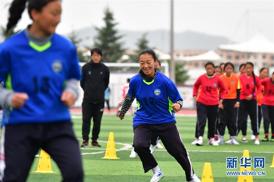 （體育·專題）（14）足球——踢球吧！草原女孩