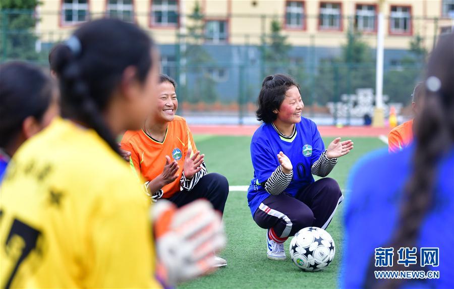 （體育·專題）（15）足球——踢球吧！草原女孩