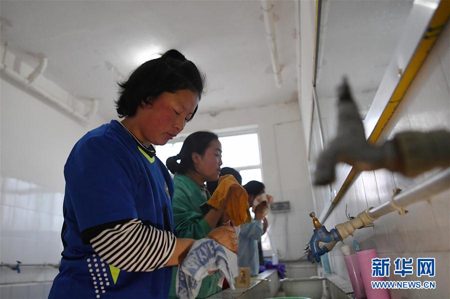 （體育·專題）（25）足球——踢球吧！草原女孩