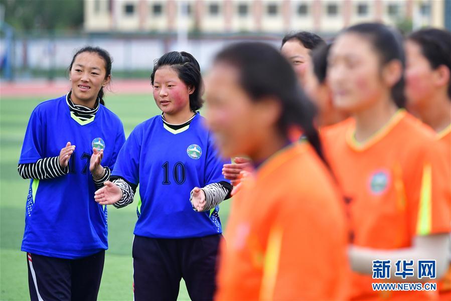 （體育·專題）（18）足球——踢球吧！草原女孩