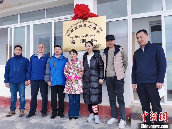 揭牌儀式現(xiàn)場(chǎng)?！垪?攝