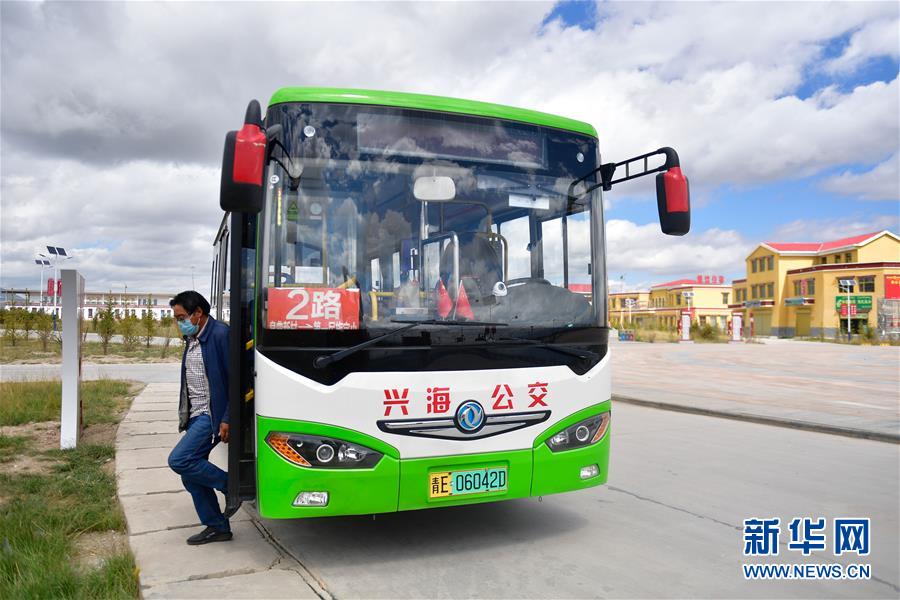 (走向我們的小康生活)(2)青海興海:安置點(diǎn)的新生活