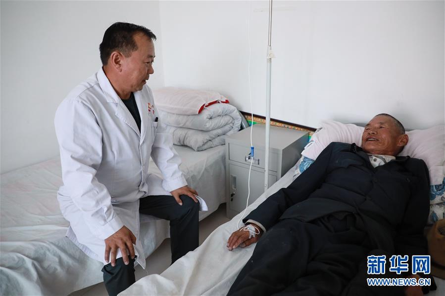 (圖文互動)(3)村醫(yī)斗拉加的堅(jiān)守