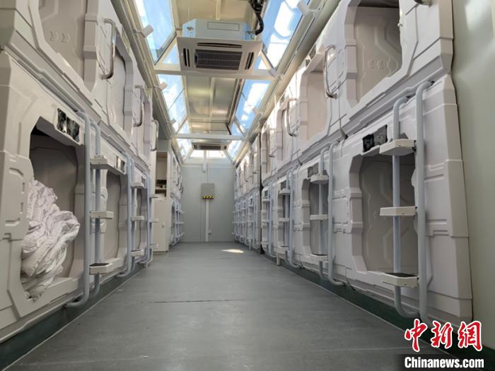 圖為火星營地“太空艙”?！O睿 攝