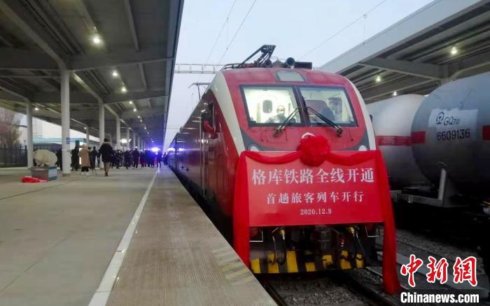 格庫鐵路初體驗治沙有招“護(hù)綠”有方