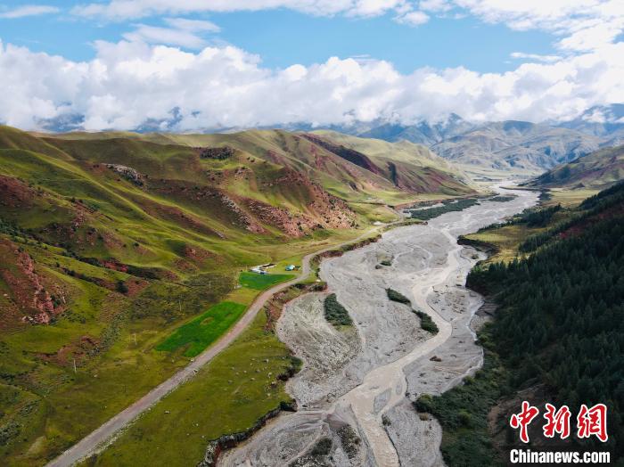 資料圖為祁連山國(guó)家公園青海片區(qū)?！±罱瓕?攝