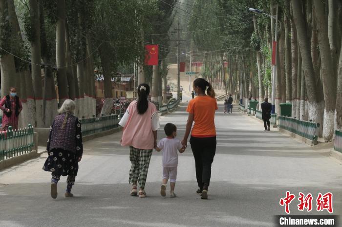 圖為進藏先遣英雄連誓師地原址所在的新疆維吾爾自治區(qū)和田地區(qū)于田縣普魯村現(xiàn)貌?！畛坛?攝