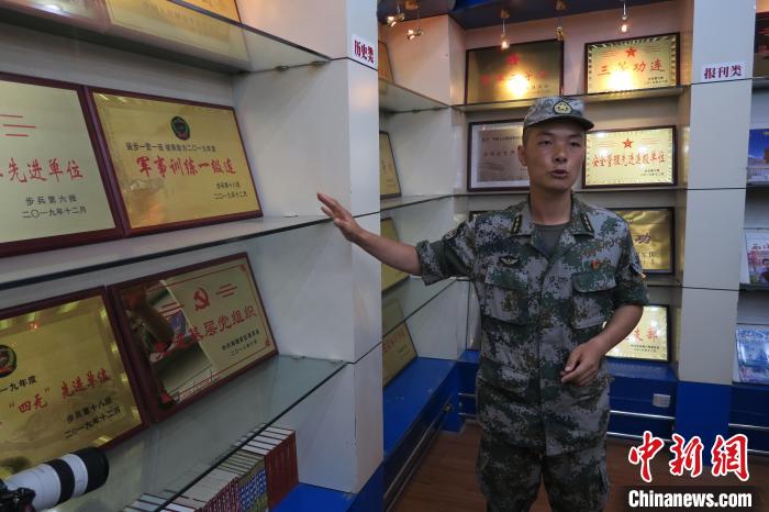 圖為南疆軍區(qū)某合成團1連連長齊楠。　楊程晨 攝