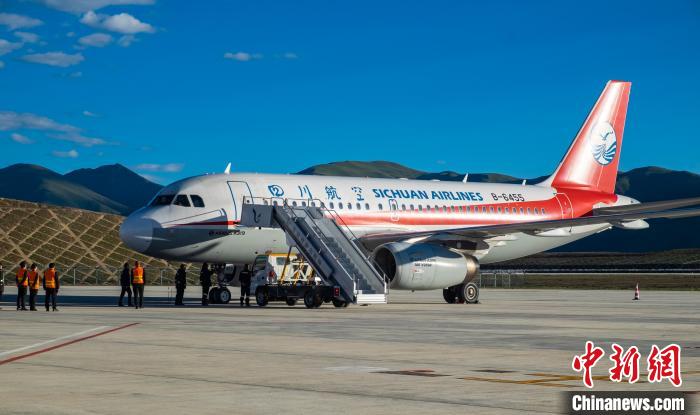 甘孜格薩爾機場?！⒈?攝