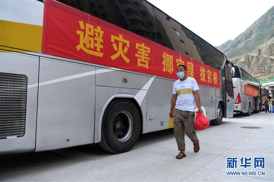 （新華全媒+）（17）千里“挪窩”，踏實(shí)開啟新生活