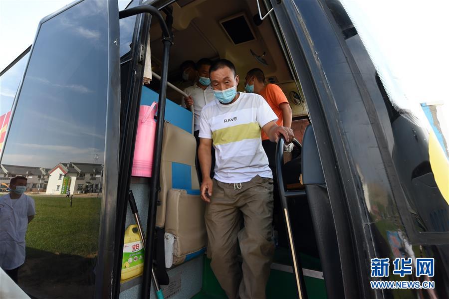 （新華全媒+）（19）千里“挪窩”，踏實(shí)開啟新生活