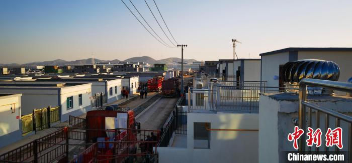 圖為蘭州新區(qū)移民安置區(qū)?！∥航ㄜ?攝