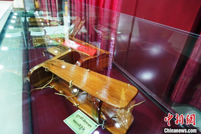 圖為藏醫(yī)外治骨科夾板。　馬銘言 攝