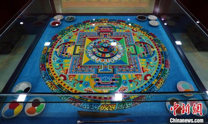 圖為藏醫(yī)藥佛壇城?！●R銘言 攝