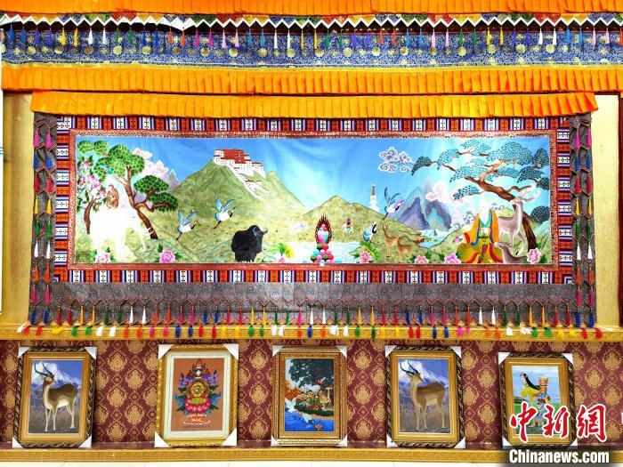 圖為藏繡作品?！∑钤鲚?攝