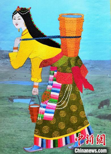 圖為藏繡作品《背水姑娘》?！∑钤鲚?攝