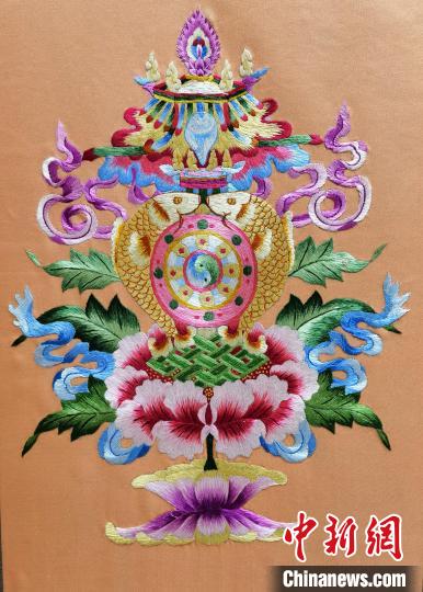 圖為藏繡作品。　祁增蓓 攝