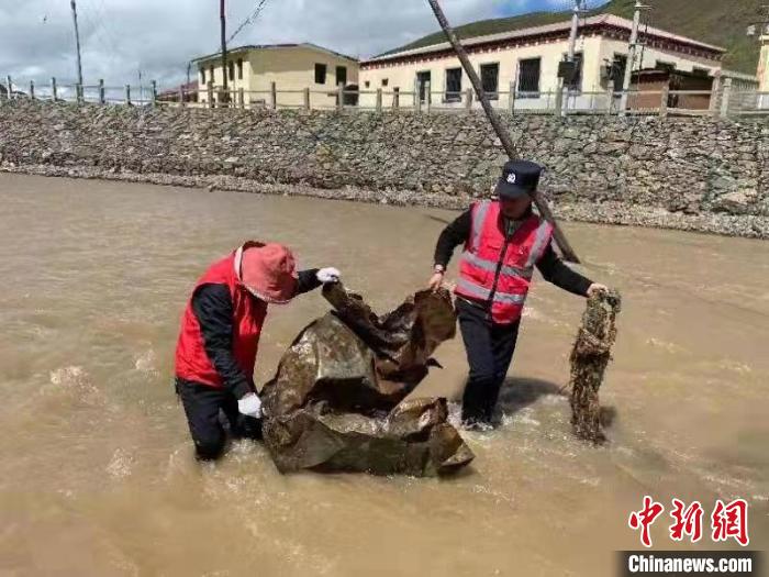 守護長江支流的青?！肮_義警”