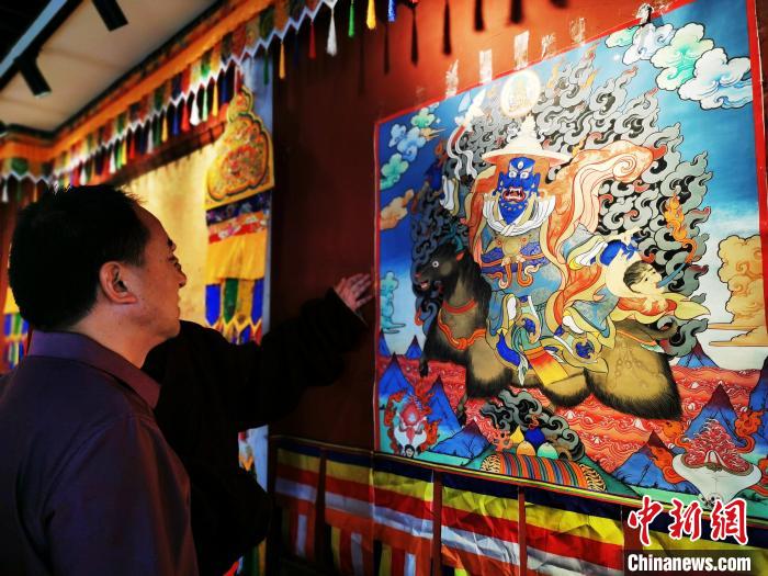 探訪青?！盁嶝曀嚾酥摇保好耖g畫(huà)師傾力傳承人類(lèi)“非遺”