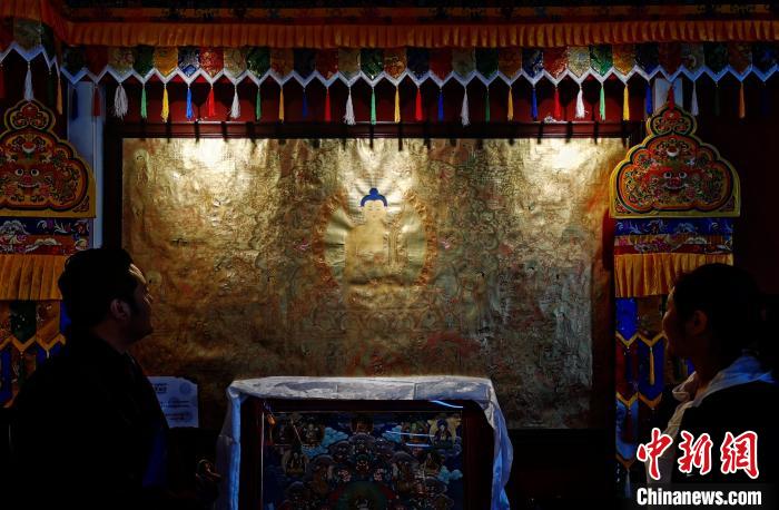 圖為使用金汁創(chuàng)作的金唐。　張?zhí)砀?攝