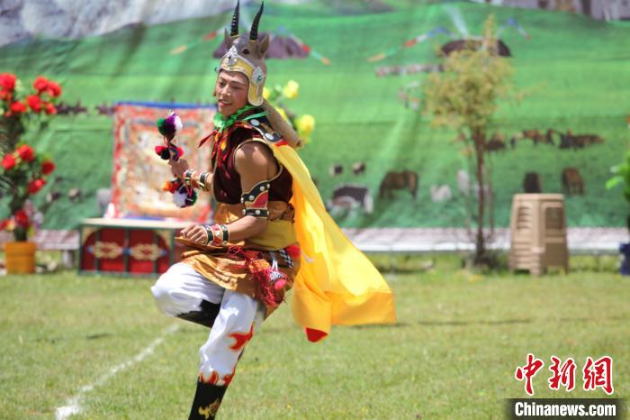 圖為演出人員表演現(xiàn)場?！“喱斂h文體旅游廣電局 供圖