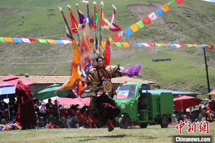 圖為表演現(xiàn)場?！“喱斂h文體旅游廣電局 供圖