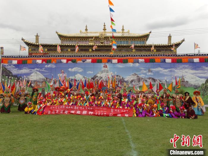 圖為全體演員合影?！“喱斂h文體旅游廣電局 供圖