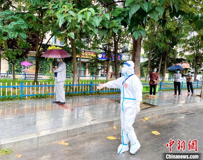 高原小城青海尖扎抗疫見聞：柔肩亦可擔重任，夫妻檔聞令而動