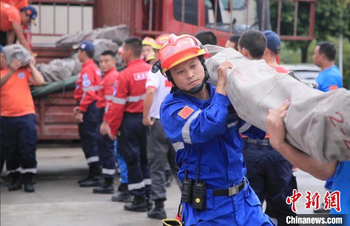 從汶川到瀘定，14年來他們依舊“在現(xiàn)場”