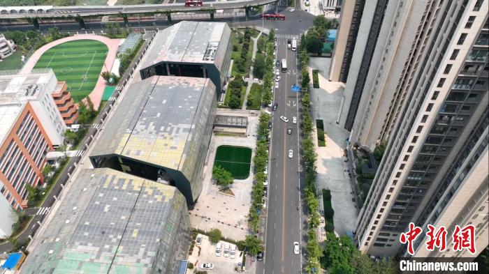 匯泉路社區(qū)一角?！「呒午?攝