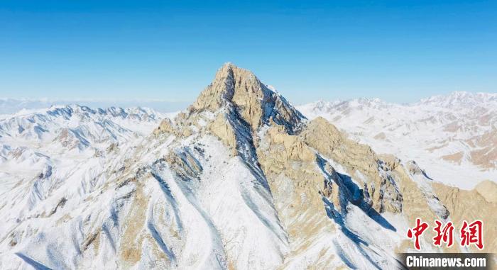 圖為山川被白雪覆蓋?！《继m縣融媒體中心供圖