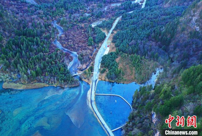 畢棚溝景區(qū)風(fēng)光?！“苍?攝