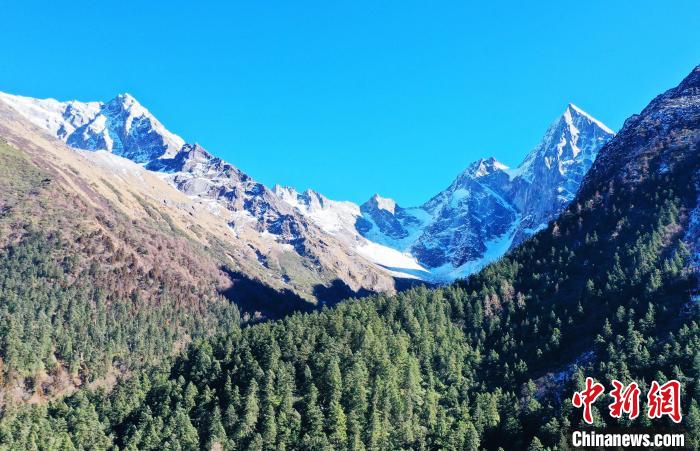 畢棚溝景區(qū)風(fēng)光?！“苍?攝