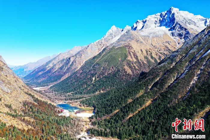 畢棚溝景區(qū)風(fēng)光。　安源 攝