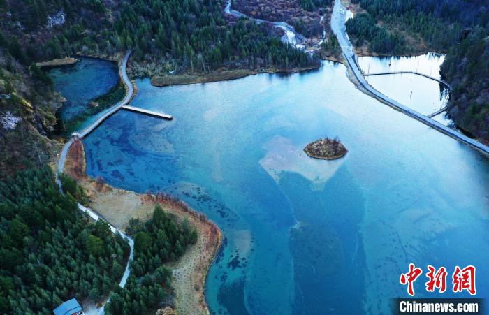 畢棚溝景區(qū)風(fēng)光?！“苍?攝