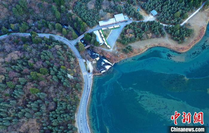 畢棚溝景區(qū)風(fēng)光?！“苍?攝