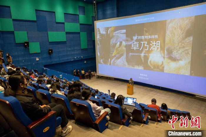 圖為首映式現(xiàn)場(chǎng)?！⊥踽?攝