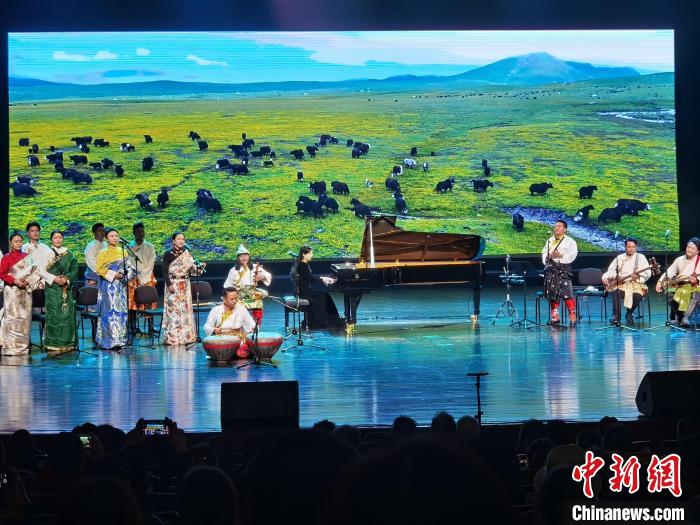 圖為演出現(xiàn)場(chǎng)。　潘雨潔 攝