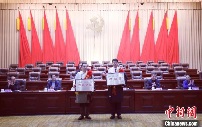 青海省玉樹州召開(kāi)民族團(tuán)結(jié)進(jìn)步創(chuàng)建工作推進(jìn)會(huì)