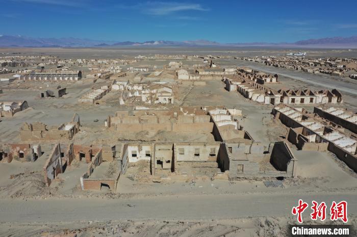 航拍青海省海西蒙古族藏族自治州茫崖市冷湖石油工業(yè)遺址保護區(qū)?！●R銘言 攝