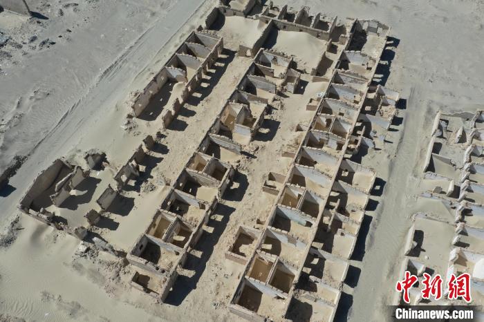 航拍青海省海西蒙古族藏族自治州茫崖市冷湖石油工業(yè)遺址保護區(qū)?！●R銘言 攝