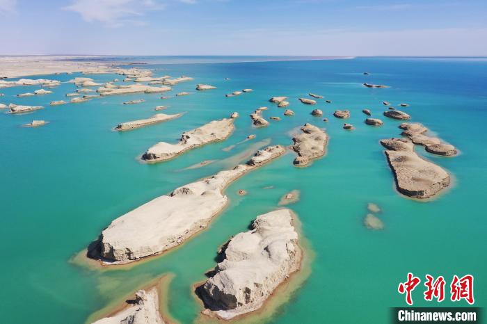 航拍青海大柴旦烏素特水上雅丹奇特景觀?！●R銘言 攝