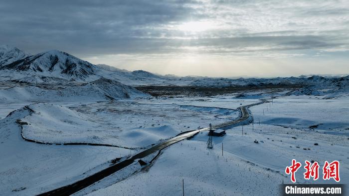 青海都蘭:秋日雪景壯美遼闊