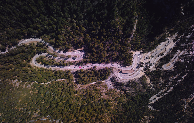 游客自駕體驗(yàn)巴拉格宗景區(qū)“天路108”。巴拉格宗景區(qū)供圖